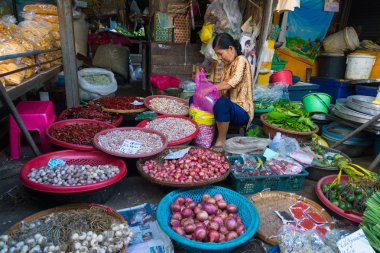 maeklong demiryolu market