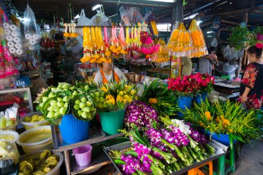 maeklong demiryolu market