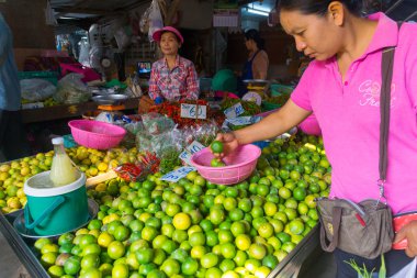maeklong demiryolu market