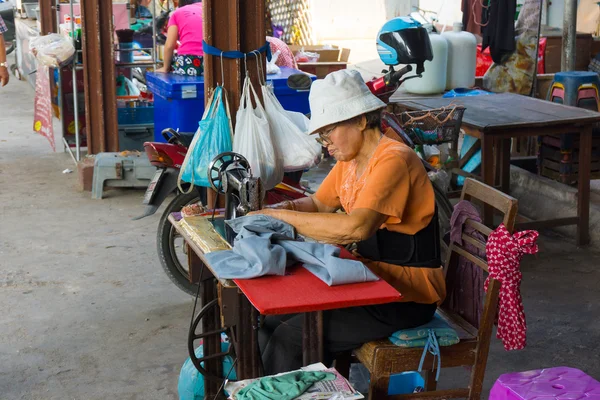 Mercato ferroviario di Maeklong — Foto Stock