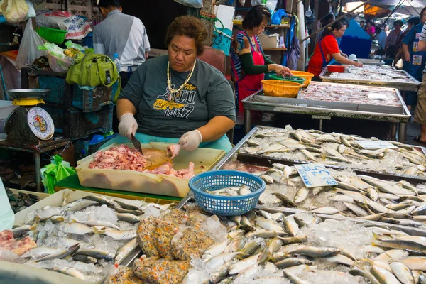 Marché ferroviaire de Maeklong — Photo