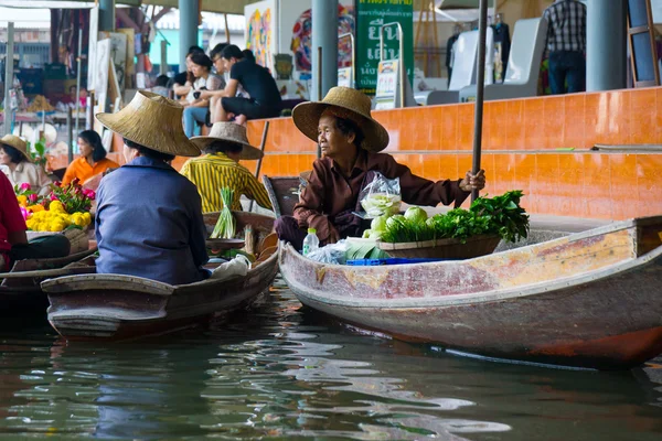 Damnoen Saduak mercato galleggiante — Foto Stock