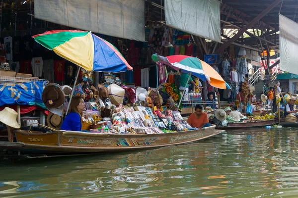 Damnoen Saduak mercato galleggiante — Foto Stock