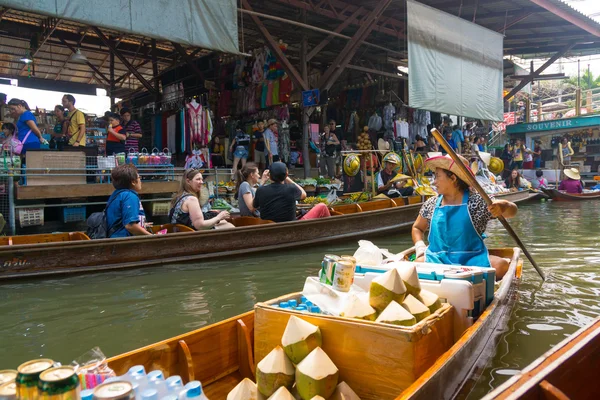 Damnoen Saduak mercato galleggiante — Foto Stock