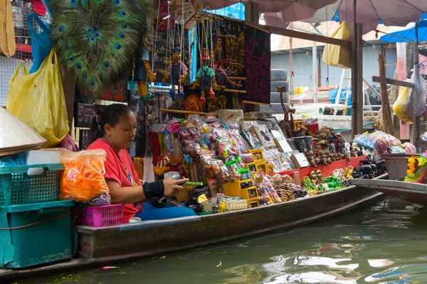 Mercado flotante de Damnoen Saduak —  Fotos de Stock