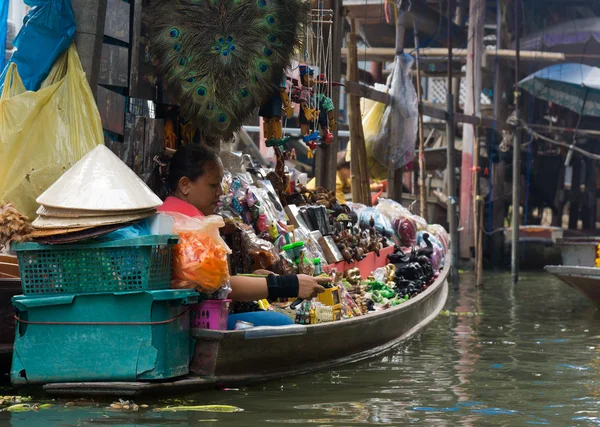 Damnoen saduak plovoucí trh — Stock fotografie