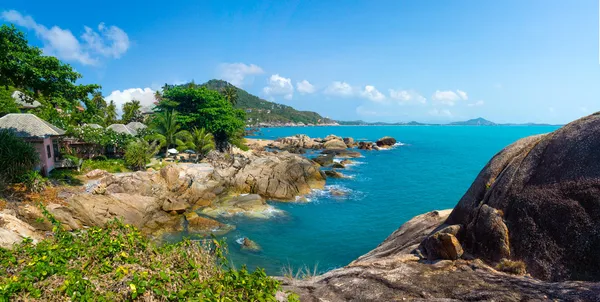 Costa rochosa na ilha de Samui — Fotografia de Stock