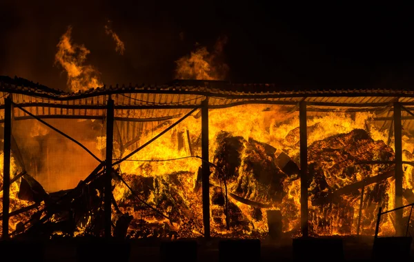 Brand in het magazijn — Stockfoto