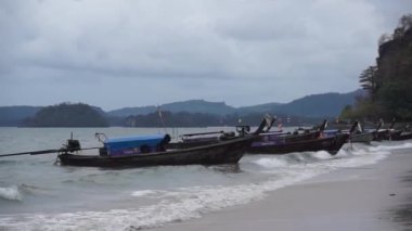 bir ao nang beach, krabi, Tayland, uzun kuyruk tekneler