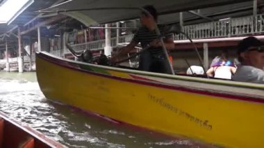 Damnoen saduak yüzen çarşı