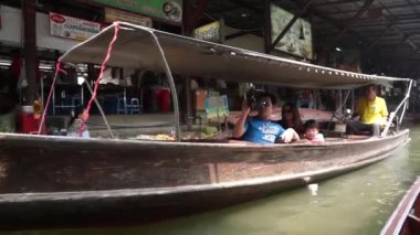 Damnoen saduak yüzen çarşı