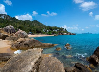 samui Adası üzerinde kayalık sahil şeridi