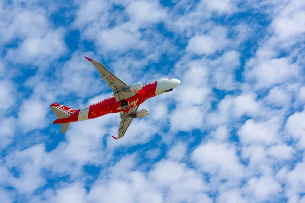 Flugzeug hebt ab — Stockfoto