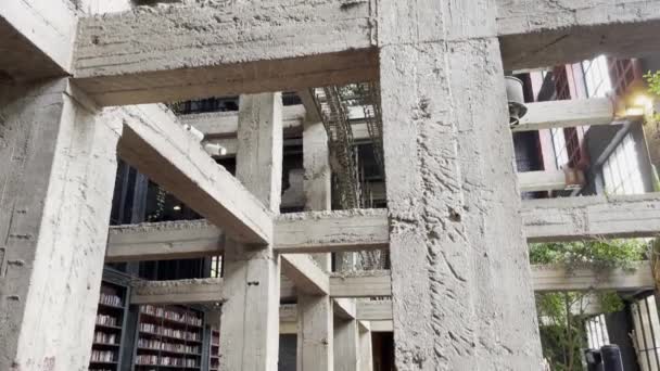 Interiér moderní betonové budovy — Stock video