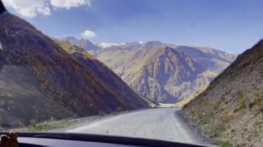 Yazın vadi boyunca yolculuk