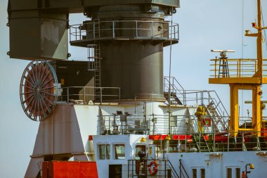 Modern sanayi gemisinin dışındaki hortum