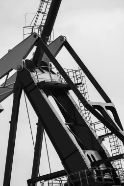 Merdivenli metal endüstriyel yapı