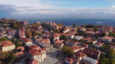 Dağlık arazide küçük bir kasaba