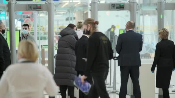 People walking through metal detectors — Stockvideo