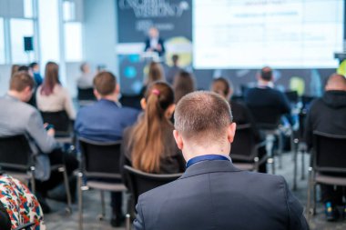 Girişimci grubu konferans salonunda