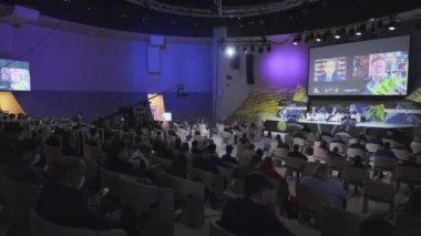 Modern salonda online iş semineri