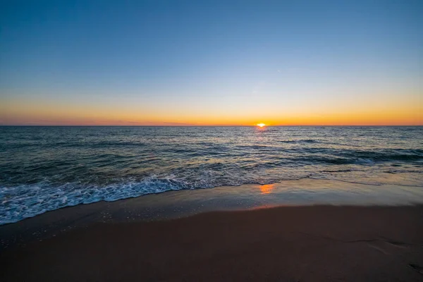 Amazing seascape at sunset in summer — Stock Photo, Image