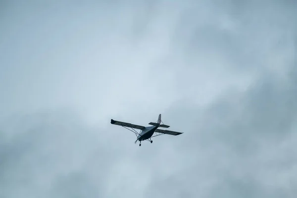 Small airplane against cloudless evening sky — Stock Photo, Image