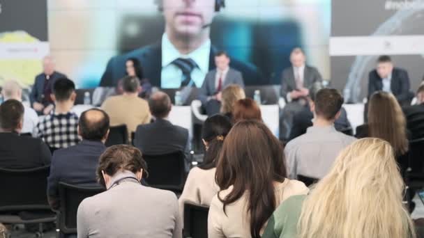 People taking part in online business event — Stock video