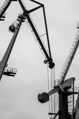 Merdivenli metal endüstriyel yapı