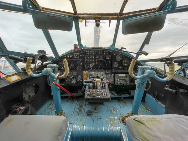 Cabine de vieil avion abandonné — Photo