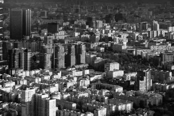 Μαύρο και άσπρο drone άποψη της μητρόπολης — Φωτογραφία Αρχείου