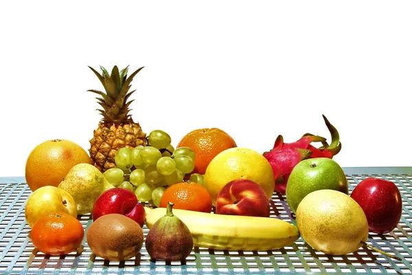 Frutas sobre metal — Foto de Stock