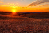 Oranžové záře slunce v Kansasu Flint Hills