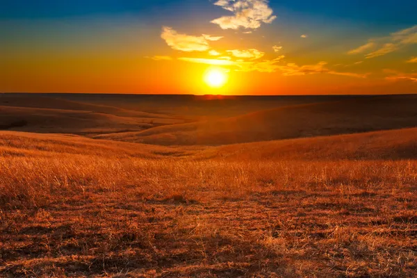 カンザス夕日の燧石の丘 ロイヤリティフリーのストック写真