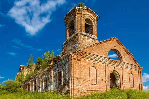 Ruined church — Stock Photo, Image