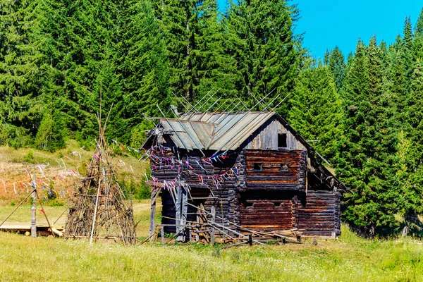 Dřevěný dům — Stock fotografie