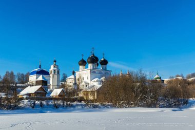 Bir kış günü Kirov 'daki uspensky Trifonov Manastırı