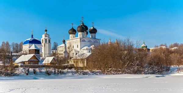 Uspensky trifonov kloster i Kirov på en vinterdag Stockbild