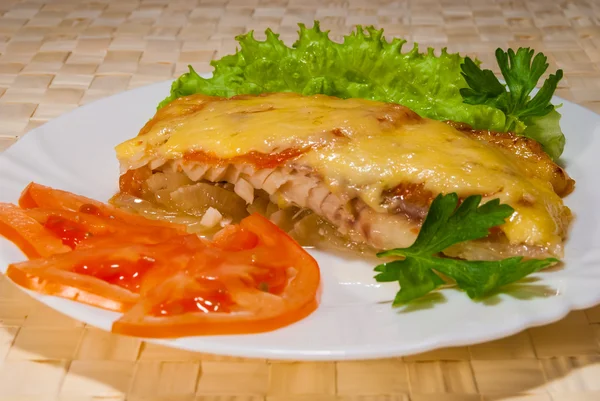 Pescado al horno con queso —  Fotos de Stock