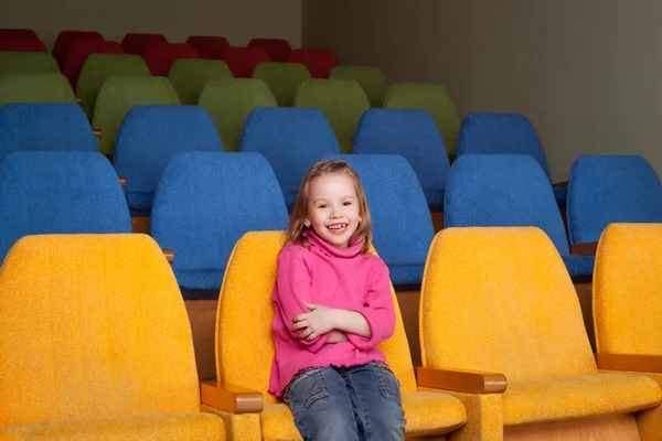 Niño en el cine — Foto de Stock