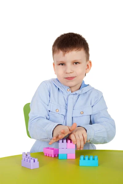 Cute little boy playing with the bricks — Stock Photo, Image