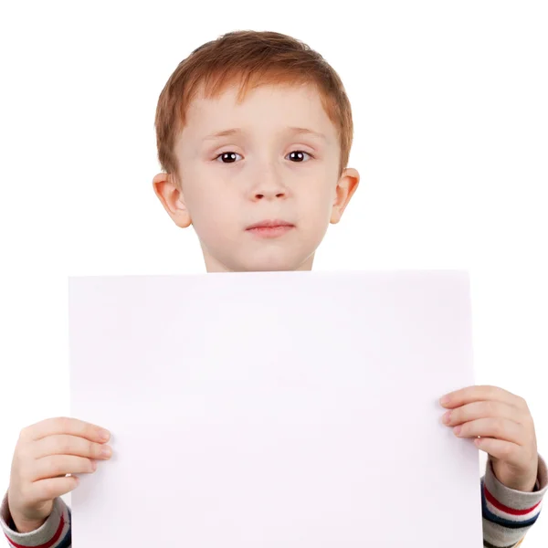 Niño con hoja de papel —  Fotos de Stock