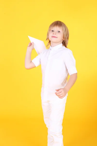 Pojke och plan — Stockfoto