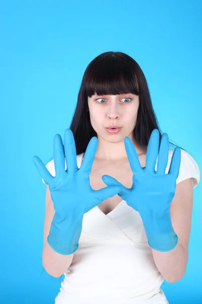 Meisje in de rubber handschoenen — Stockfoto
