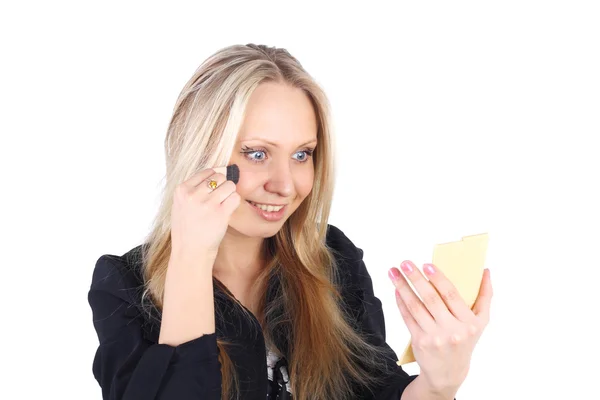 Blond meisje maken Make-up — Stockfoto