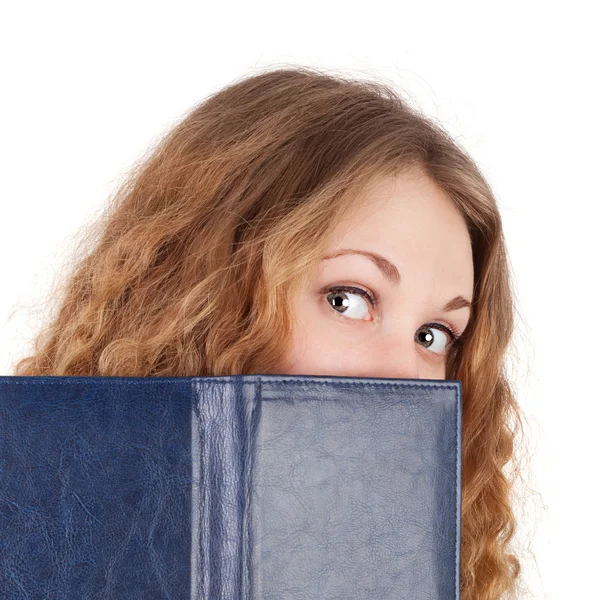 Menina olhando para fora do livro de notas — Fotografia de Stock