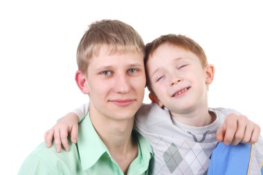 Yetişkin ve çocuk kardeşler