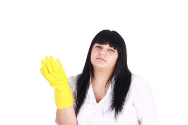 kız beyaz üniforma ve sarı lastik eldiven