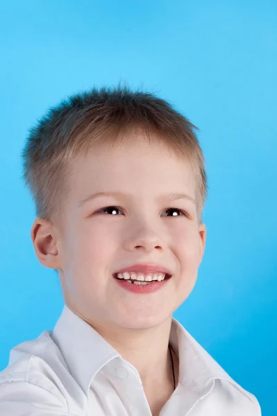 Söta leende liten pojke — Stockfoto