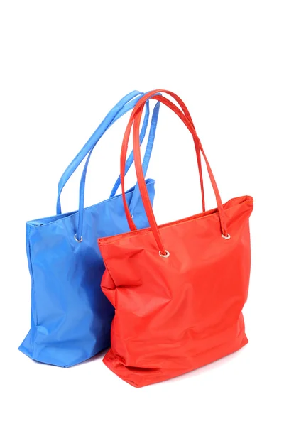 Красные и синие сумки — стоковое фото